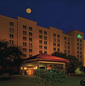La Quinta Inn & Suites By Wyndham San Antonio Medical Ctr Nw Exterior photo