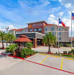 La Quinta Inn & Suites By Wyndham Houston Channelview Exterior photo
