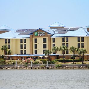 Holiday Inn Express Hotel & Suites Tampa-Rocky Point Island Exterior photo
