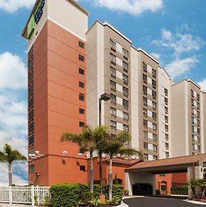 Holiday Inn Express & Suites Nearest Universal Orlando Exterior photo