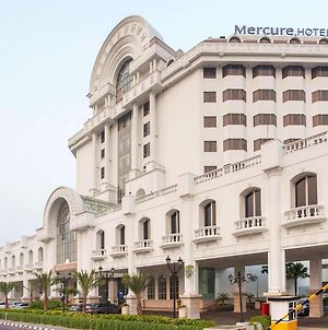 Mercure Jakarta Batavia Hotel Exterior photo