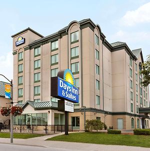Days Inn & Suites By Wyndham Niagara Falls Centre St. By The Falls Exterior photo