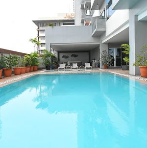 Alicia Apartelle Aparthotel Cebu Exterior photo