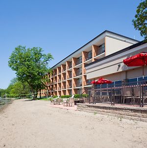 Holiday Inn Detroit Lakes, an IHG Hotel Exterior photo
