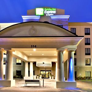 Holiday Inn Express & Suites Oak Ridge Exterior photo