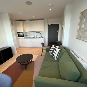 1 Double Bed Apartament With Gym, Cinema And Pool Table In Front Of The Wembley Stadium Appartement Londen Exterior photo