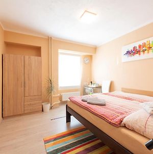 Cozy Room With Private Bathroom, 9Mins Oldtown, 15Mins Airport, Wifi Praag Exterior photo