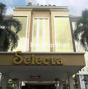 Selecta Hotel Medan Petisah R Signature Exterior photo