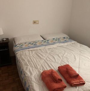 Habitacion Doble En Figueres Con Bano Compartido Exterior photo