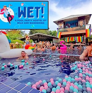 Wet! A Pool Party Hostel By Wild & Wandering Hat Rin Exterior photo