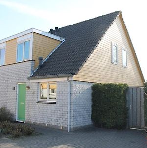 Nice Holiday Home With Washing Machine, In A Holiday Park 200M From The Beach Wemeldinge Exterior photo