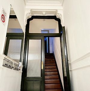 Chambre Privee Au 3E Etage Sans Ascenceur En Plein Centre De Charleroi Exterior photo