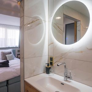 Unique Luxe Room With Ac & Private Bathroom & Patio Tilburg Exterior photo