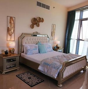 Luxurious Sea View Apartment For Stays! Ajman Exterior photo