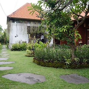 Louto Dmell Guesthouse Sanur Exterior photo