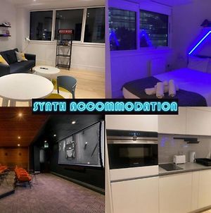 80S Retro 1Bed Studio Apartment Private Gym & Cinema Central Wembley Park London Free Netflix & Wifi Perfect For Solo & Coupled Guests Exterior photo