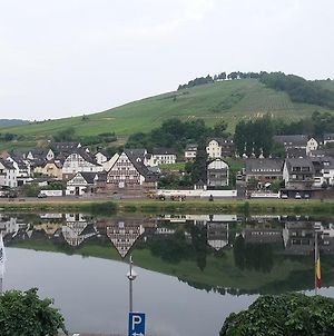 Mosel View Old Town Apartments Zell Room photo