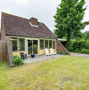 Cosy Holiday Home In Lauwersoog By The Lake With Bubble Bath Exterior photo