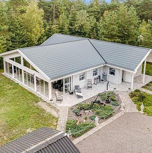 Large, Lovely Holiday Home On Balka Neksø Exterior photo