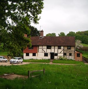 Lockhurst Hatch Farm Bed and Breakfast Guildford Exterior photo
