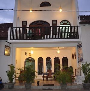 Thenu Rest Guest House Colombo Exterior photo