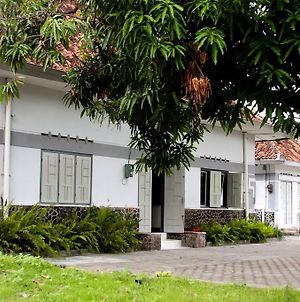 Ndalem Mantrigawen Hotel Jogjakarta Exterior photo
