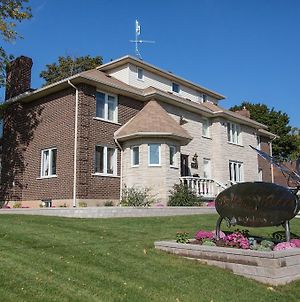 Butterfly Manor Bed and Breakfast Niagarawatervallen Exterior photo