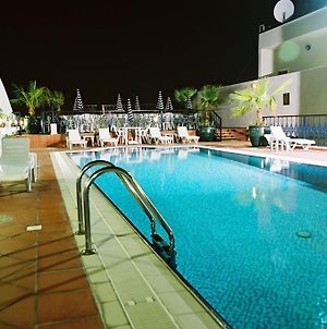 Winchester Grand Hotel Apartment Dubai Exterior photo