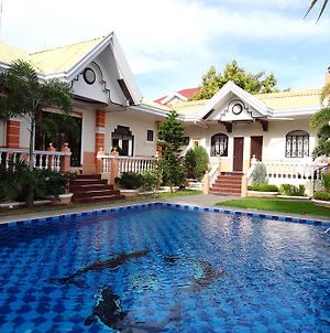 The Executive Villa Inn & Suites Davao City Exterior photo