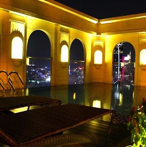 Awesome Cbd Luxury Apartment Icon56 Rooftop Pool Ho Chi Minh-stad Exterior photo