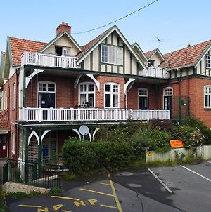 Stafford Gables Hostel Dunedin Exterior photo