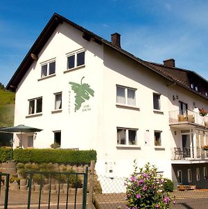 Weingut-Brennerei-Gastehaus Emil Dauns Hotel Reil Exterior photo