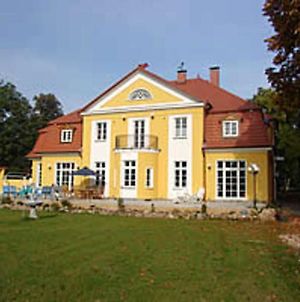 Herrenhaus Poppelvitz Villa Maltzien Exterior photo