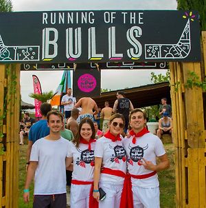 Running Of The Bulls All Inclusive Camping Mendigorría Exterior photo