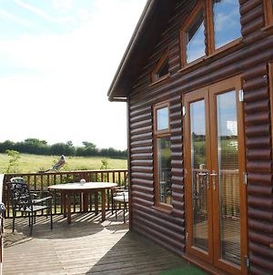 Fairview Farm Log Cabins & Lodges Holiday Accommodation Set In 88 Acres In Nottingham Exterior photo