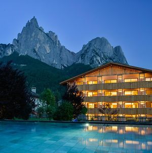 Artnatur Dolomites Hotel Seis am Schlern Exterior photo