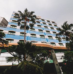 Reddoorz Plus Near Monumen Nasional Jakarta Hotel Exterior photo