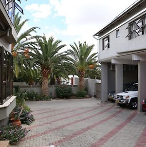 Pelican Guesthouse Windhoek Exterior photo