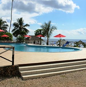 Coconut Tree Village Beach Resort Uroa Exterior photo