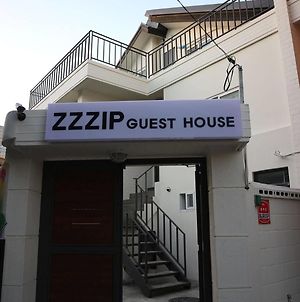 Zzzip Guesthouse in Hongdae Seoel Exterior photo