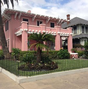 The Villa Bed And Breakfast Galveston Exterior photo