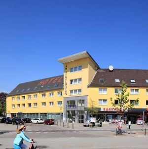 Hotel Am Segelhafen Kiel Exterior photo