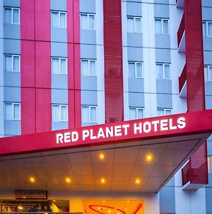 Red Planet Pekanbaru Hotel Exterior photo