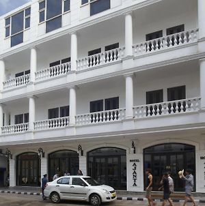 Hotel Ajanta New Delhi Exterior photo