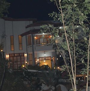 Elegante The Villa Kandy Exterior photo