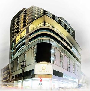 One Central Hotel&Suites Cebu Exterior photo