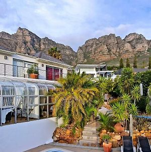 Villa Surprise Guesthouse Kaapstad Exterior photo
