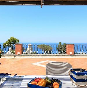 Aquamarine Relaxing Capri Suites Exterior photo