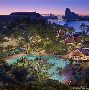 Anantara Riverside Bangkok Resort Exterior photo