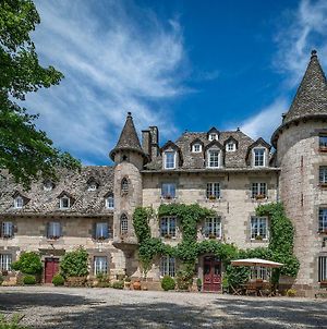 Chateau De Courbelimagne, Raulhac Bed and Breakfast Exterior photo
